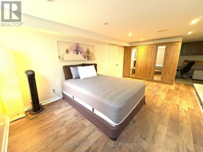 238 THE WEST MALL, Toronto (Markland Wood), Ontario, M9C1C5