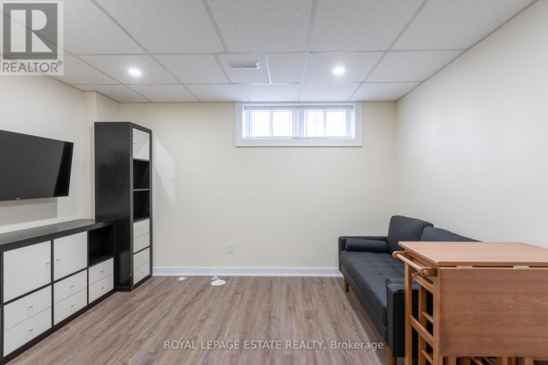 5 BARLOW ROAD, Toronto (Woburn), Ontario, M1G2B3