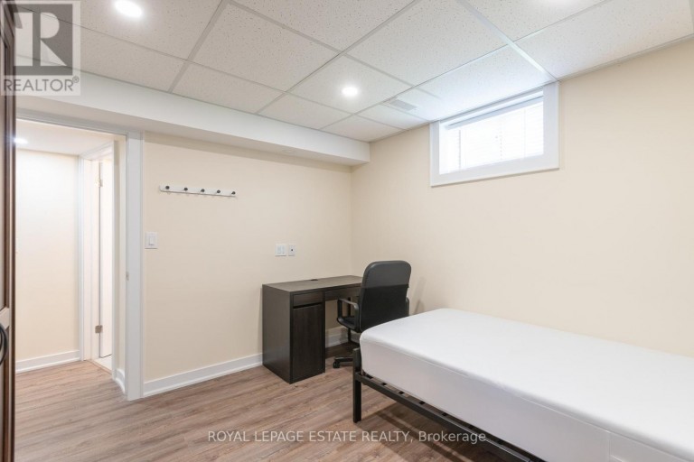 5 BARLOW ROAD, Toronto (Woburn), Ontario, M1G2B3