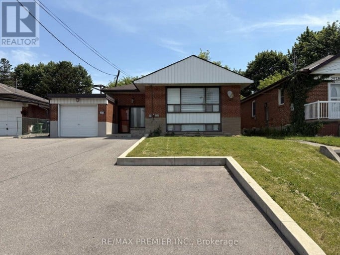 2979 WESTON ROAD, Toronto (Humberlea-Pelmo Park), Ontario, M9M2T1