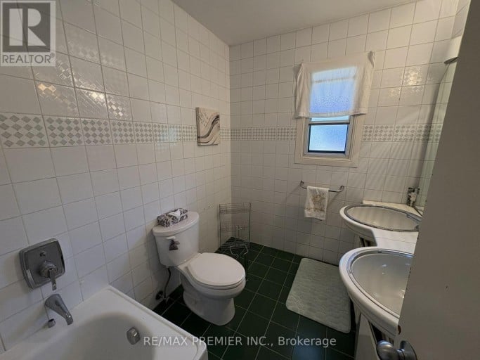 2979 WESTON ROAD, Toronto (Humberlea-Pelmo Park), Ontario, M9M2T1