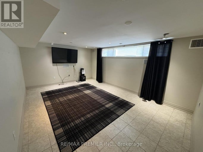 2979 WESTON ROAD, Toronto (Humberlea-Pelmo Park), Ontario, M9M2T1