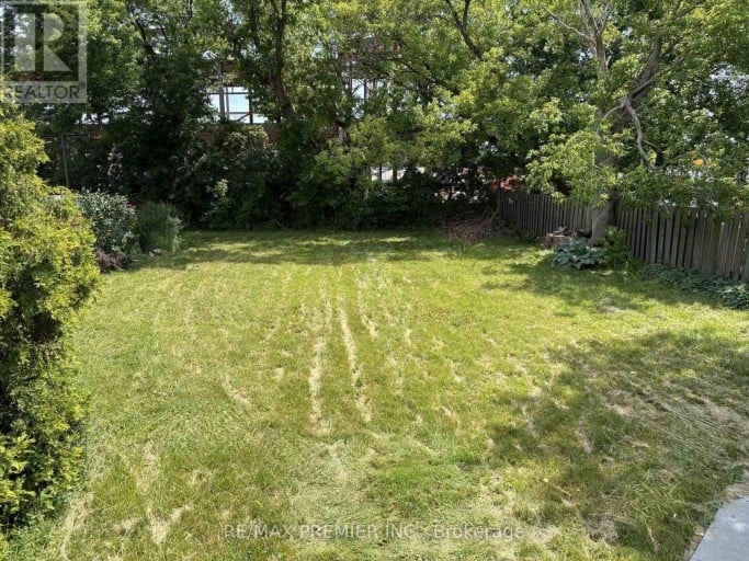 2979 WESTON ROAD, Toronto (Humberlea-Pelmo Park), Ontario, M9M2T1