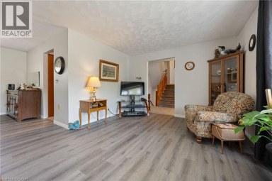 25 LAKEVIEW Avenue Port Dover Ontario photo 9