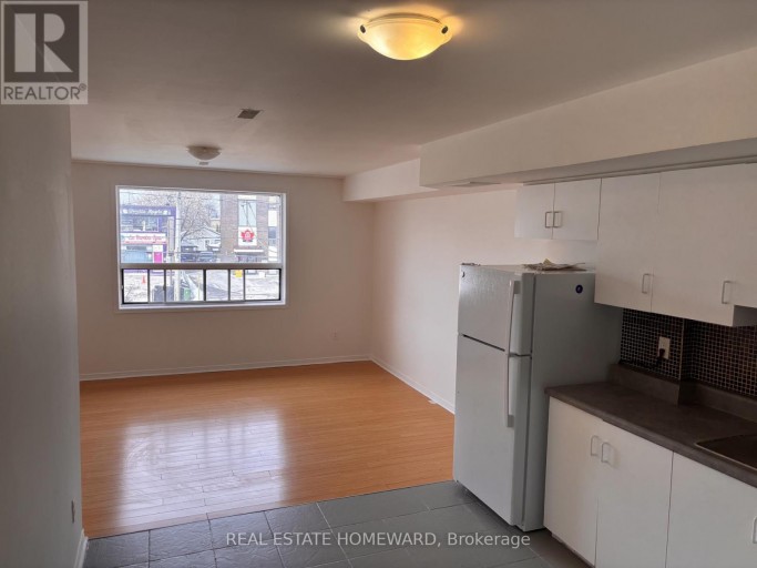 UPPER - 879A WILSON AVENUE, Toronto (Downsview-Roding-CFB), Ontario, M3K1E6