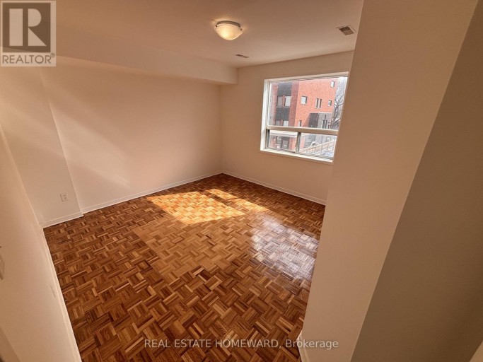 UPPER - 879A WILSON AVENUE, Toronto (Downsview-Roding-CFB), Ontario, M3K1E6