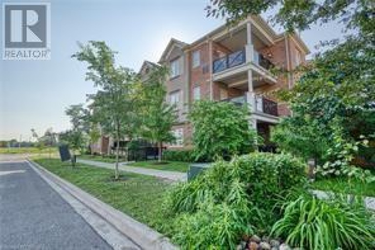 204 - 272 GEORGIAN DRIVE, Oakville (RO River Oaks), Ontario, L6H0K4