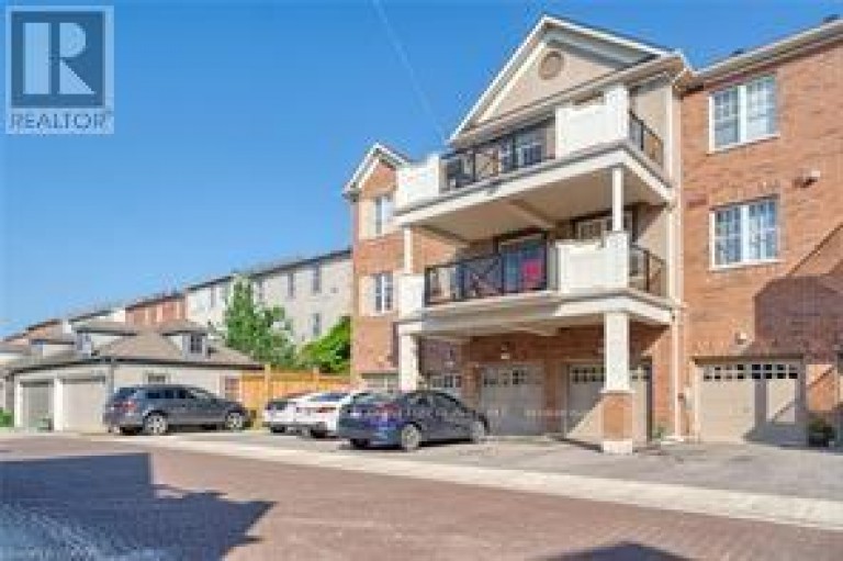 204 - 272 GEORGIAN DRIVE, Oakville (RO River Oaks), Ontario, L6H0K4