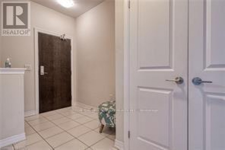 204 - 272 GEORGIAN DRIVE, Oakville (RO River Oaks), Ontario, L6H0K4