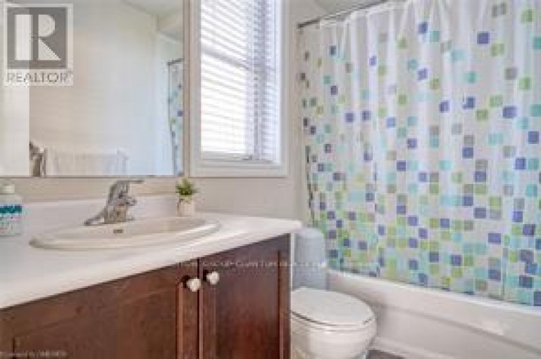 204 - 272 GEORGIAN DRIVE, Oakville (RO River Oaks), Ontario, L6H0K4