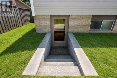 16 AUSTEN LANE Barrie (Letitia Heights) Ontario photo 17