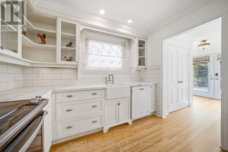 481 ANTHONY DRIVE, Oakville (OO Old Oakville), Ontario, L6J2K6