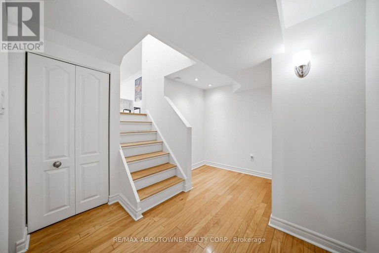 481 ANTHONY DRIVE, Oakville (OO Old Oakville), Ontario, L6J2K6