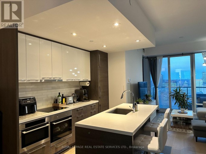 2703 - 488 UNIVERSITY AVENUE, Toronto (Kensington-Chinatown), Ontario, M5G0C1