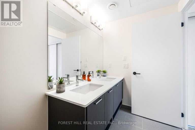 1009 - 2300 ST. CLAIR AVENUE W, Toronto (Junction Area), Ontario, M6N0B3
