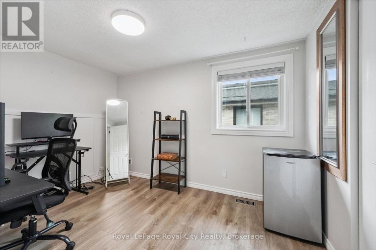 300 AUDEN ROAD, Guelph (Grange Road), Ontario, N1E6S3
