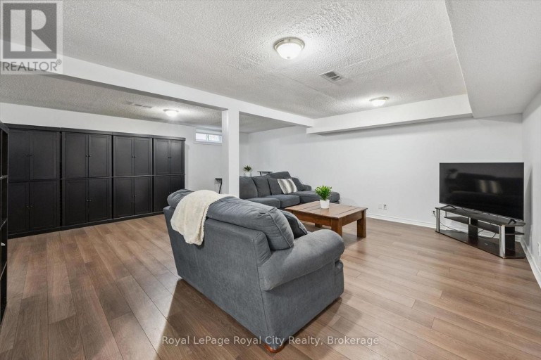 300 AUDEN ROAD, Guelph (Grange Road), Ontario, N1E6S3