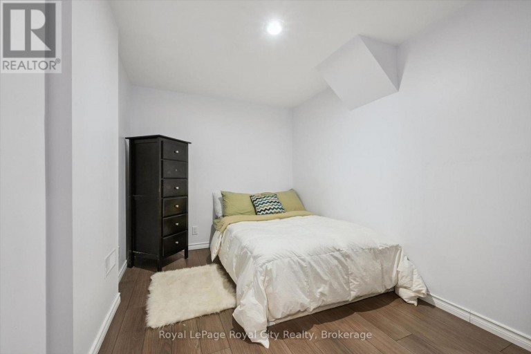 300 AUDEN ROAD, Guelph (Grange Road), Ontario, N1E6S3