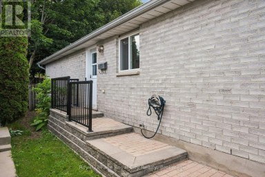 300 AUDEN ROAD Guelph (Grange Road) Ontario photo 2