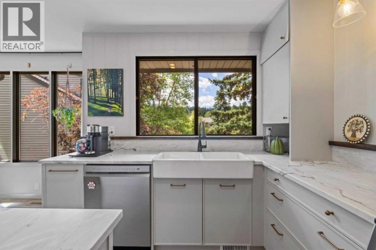 16, 140 Point Drive NW, Calgary, Alberta, T3B4W3