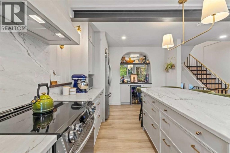 16, 140 Point Drive NW, Calgary, Alberta, T3B4W3