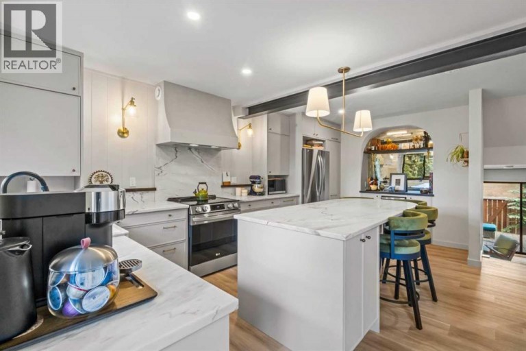 16, 140 Point Drive NW, Calgary, Alberta, T3B4W3