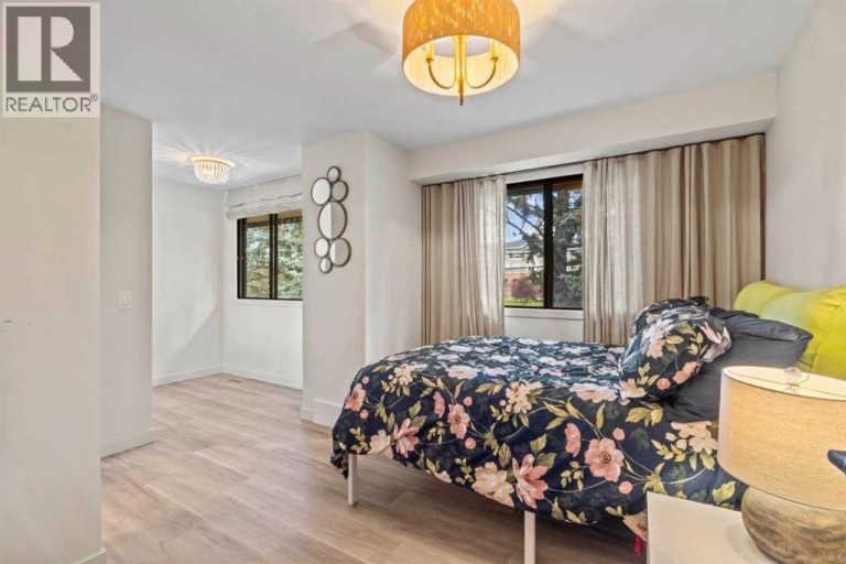 16, 140 Point Drive NW, Calgary, Alberta, T3B4W3