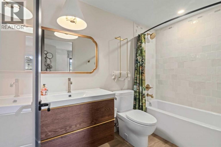 16, 140 Point Drive NW, Calgary, Alberta, T3B4W3