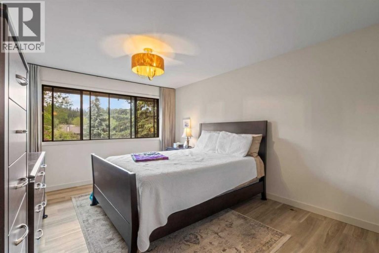 16, 140 Point Drive NW, Calgary, Alberta, T3B4W3