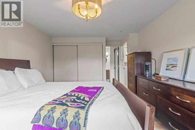 16, 140 Point Drive NW, Calgary, Alberta, T3B4W3