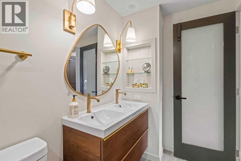 16, 140 Point Drive NW, Calgary, Alberta, T3B4W3