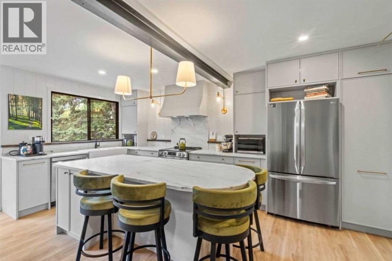 16, 140 Point Drive NW, Calgary, Alberta, T3B4W3