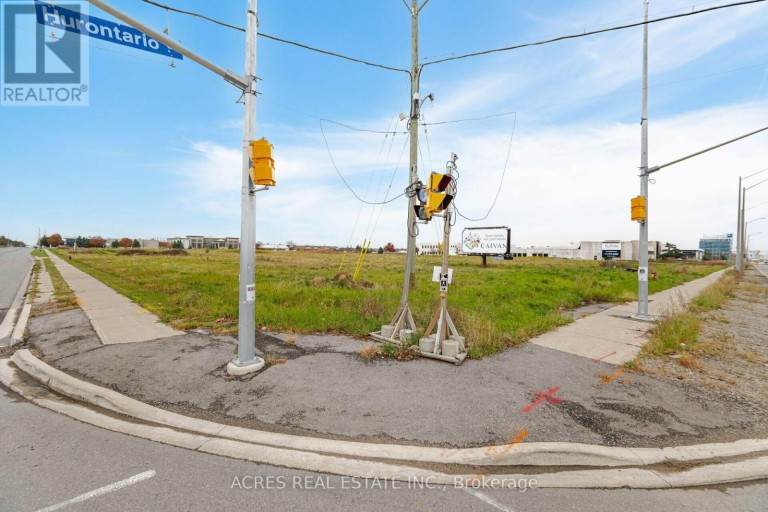 70 SUPERIOR BOULEVARD, Mississauga (Gateway), Ontario, L5T2X9