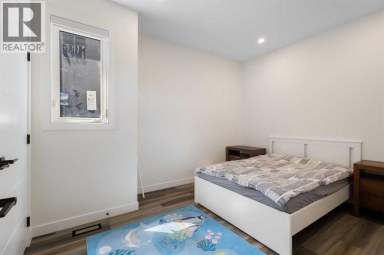 2424 25 Avenue NW Calgary Alberta photo 18
