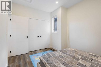 2424 25 Avenue NW Calgary Alberta photo 19