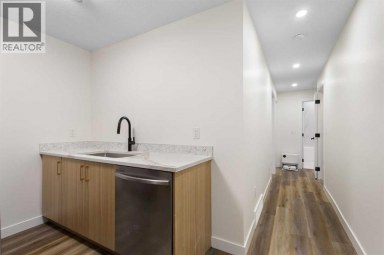 2424 25 Avenue NW Calgary Alberta photo 30