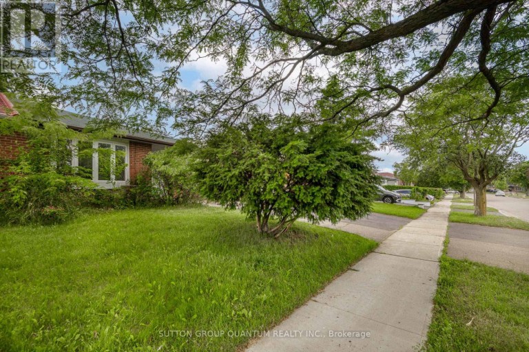 754 EAGLEMOUNT CRESCENT, Mississauga (Erindale), Ontario, L5C1N9