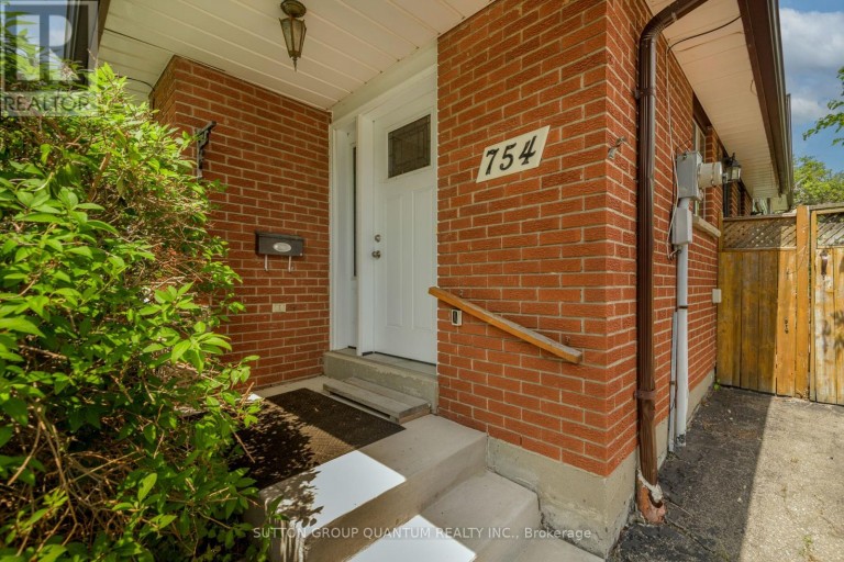 754 EAGLEMOUNT CRESCENT, Mississauga (Erindale), Ontario, L5C1N9