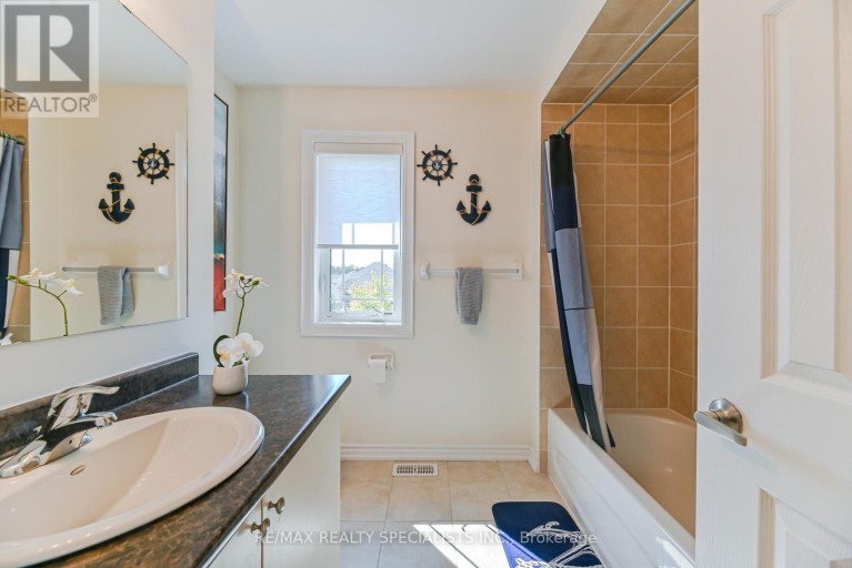 9 ACADEMY AVENUE, Wasaga Beach, Ontario, L9Z1J4
