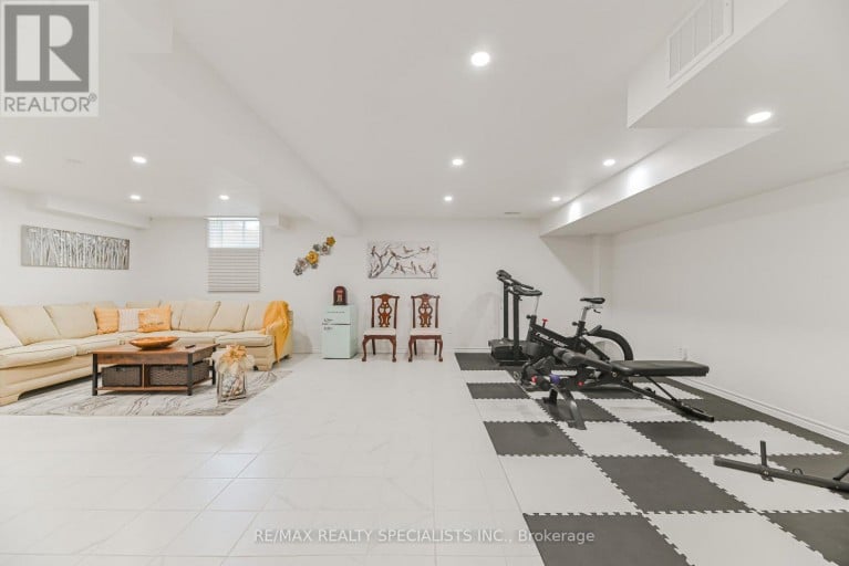 9 ACADEMY AVENUE, Wasaga Beach, Ontario, L9Z1J4