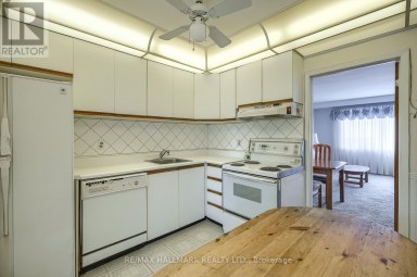 24 - 94 GEORGE HENRY BOULEVARD Toronto (Henry Farm) Ontario photo 16