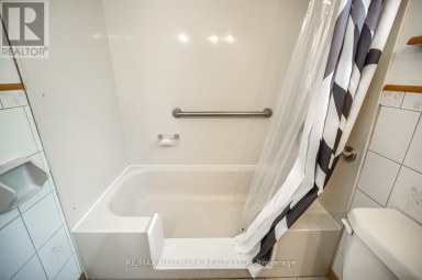 24 - 94 GEORGE HENRY BOULEVARD Toronto (Henry Farm) Ontario photo 28
