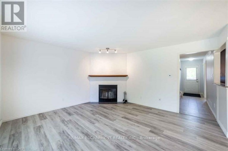 19 BEACHGROVE CRESCENT, Hamilton (Stoney Creek Mountain), Ontario, L8J2N8