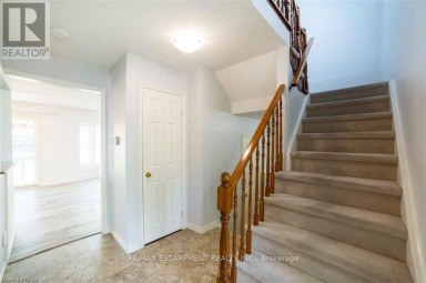19 BEACHGROVE CRESCENT Hamilton (Stoney Creek Mountain) Ontario photo 14