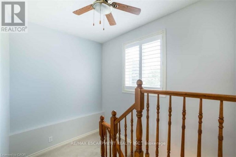 19 BEACHGROVE CRESCENT, Hamilton (Stoney Creek Mountain), Ontario, L8J2N8