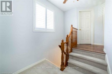 19 BEACHGROVE CRESCENT Hamilton (Stoney Creek Mountain) Ontario photo 16
