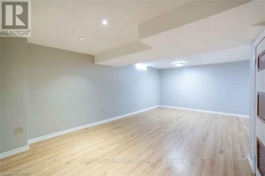 19 BEACHGROVE CRESCENT Hamilton (Stoney Creek Mountain) Ontario photo 29