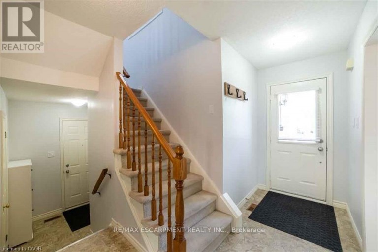 19 BEACHGROVE CRESCENT, Hamilton (Stoney Creek Mountain), Ontario, L8J2N8