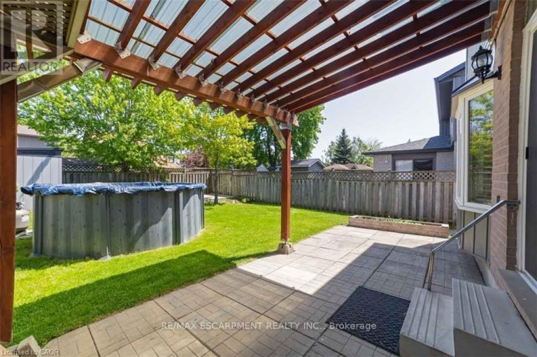 19 BEACHGROVE CRESCENT, Hamilton (Stoney Creek Mountain), Ontario, L8J2N8