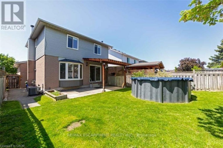 19 BEACHGROVE CRESCENT, Hamilton (Stoney Creek Mountain), Ontario, L8J2N8